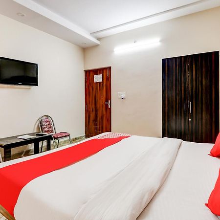 Oyo Flagship Raghuvar Palace Hotel Lucknow Bagian luar foto