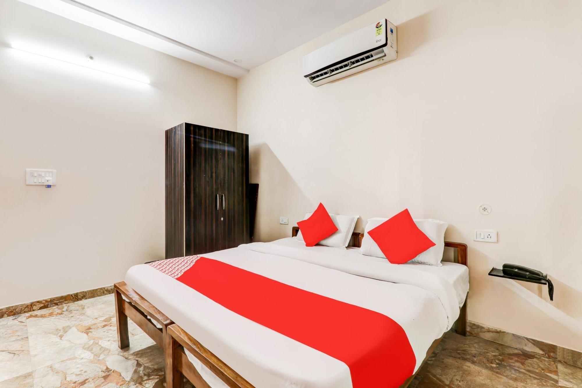 Oyo Flagship Raghuvar Palace Hotel Lucknow Bagian luar foto