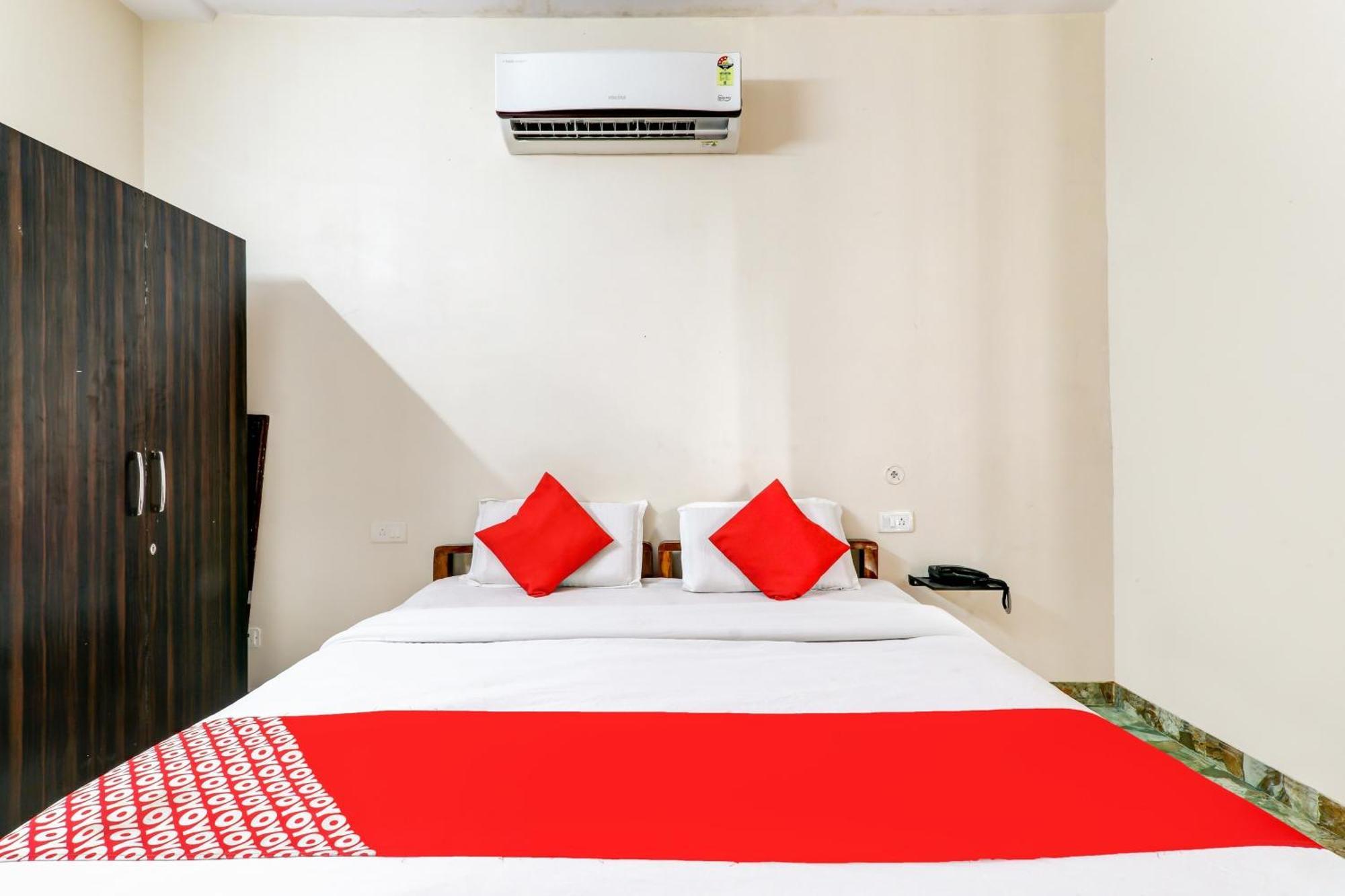 Oyo Flagship Raghuvar Palace Hotel Lucknow Bagian luar foto