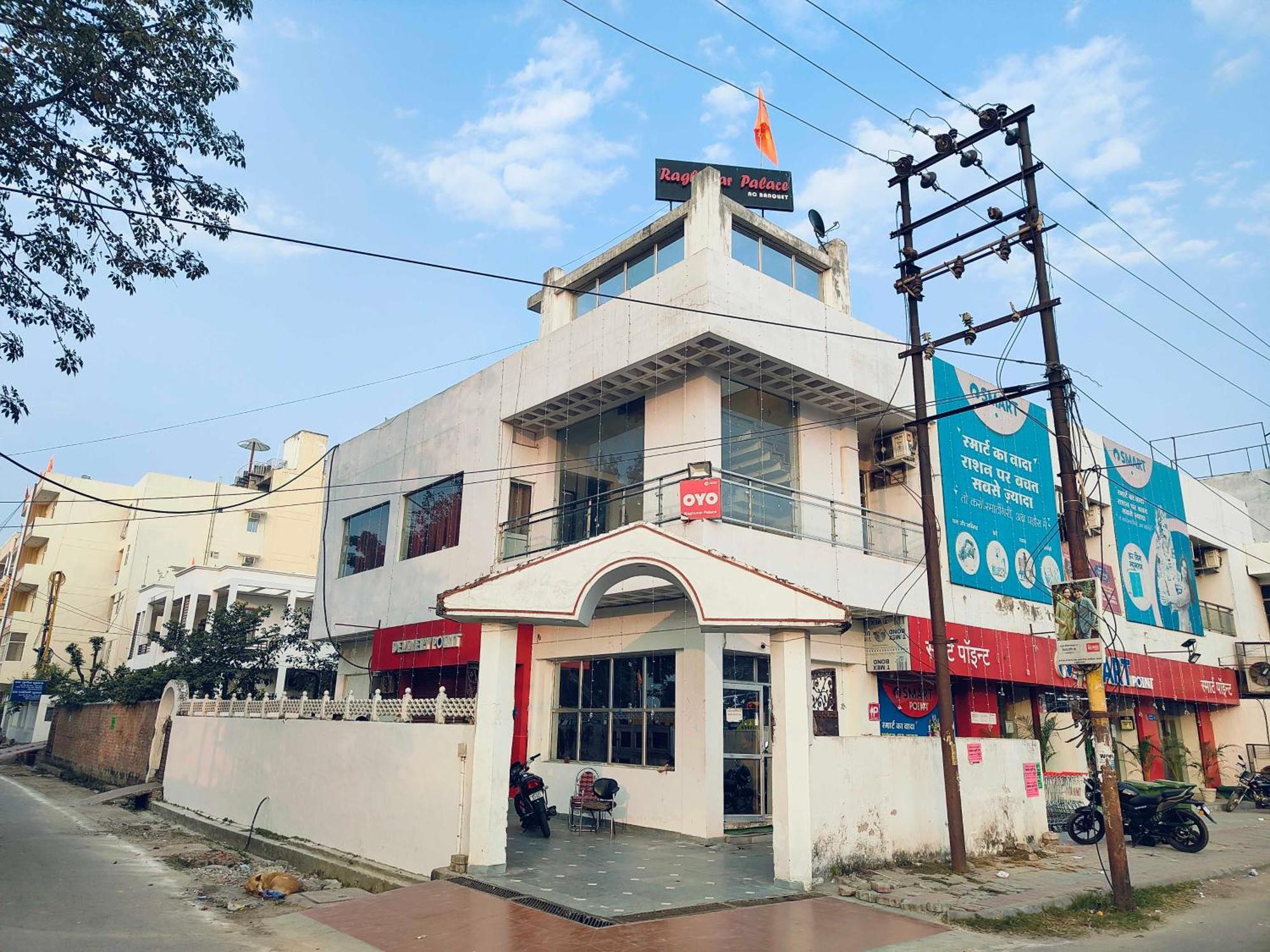 Oyo Flagship Raghuvar Palace Hotel Lucknow Bagian luar foto