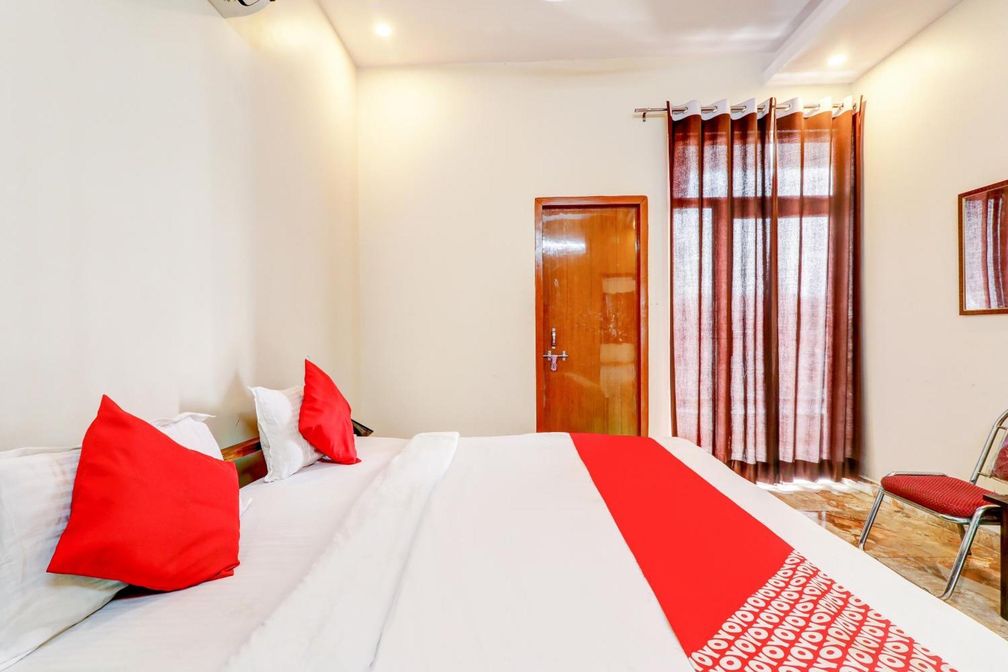 Oyo Flagship Raghuvar Palace Hotel Lucknow Bagian luar foto