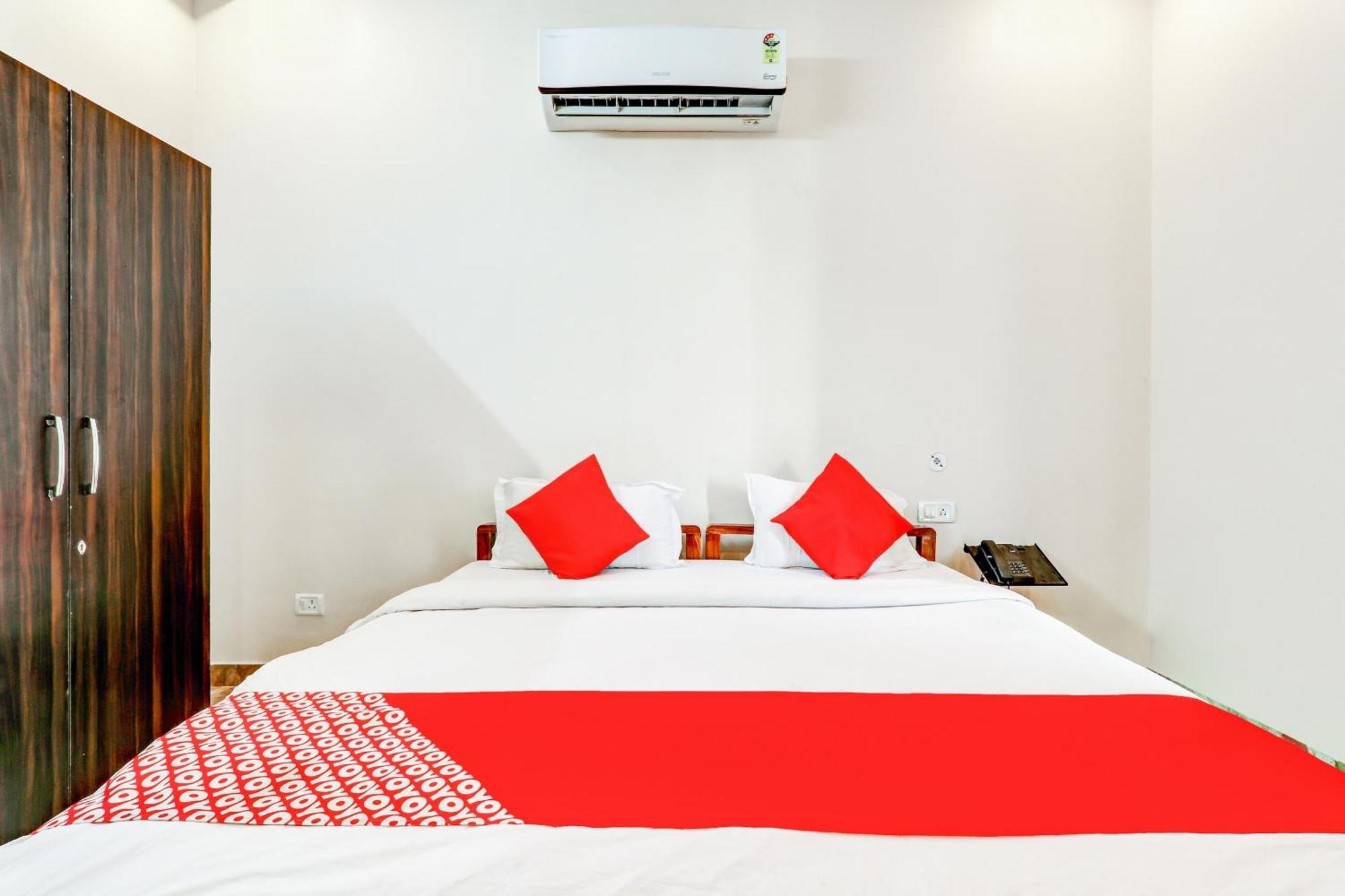 Oyo Flagship Raghuvar Palace Hotel Lucknow Bagian luar foto