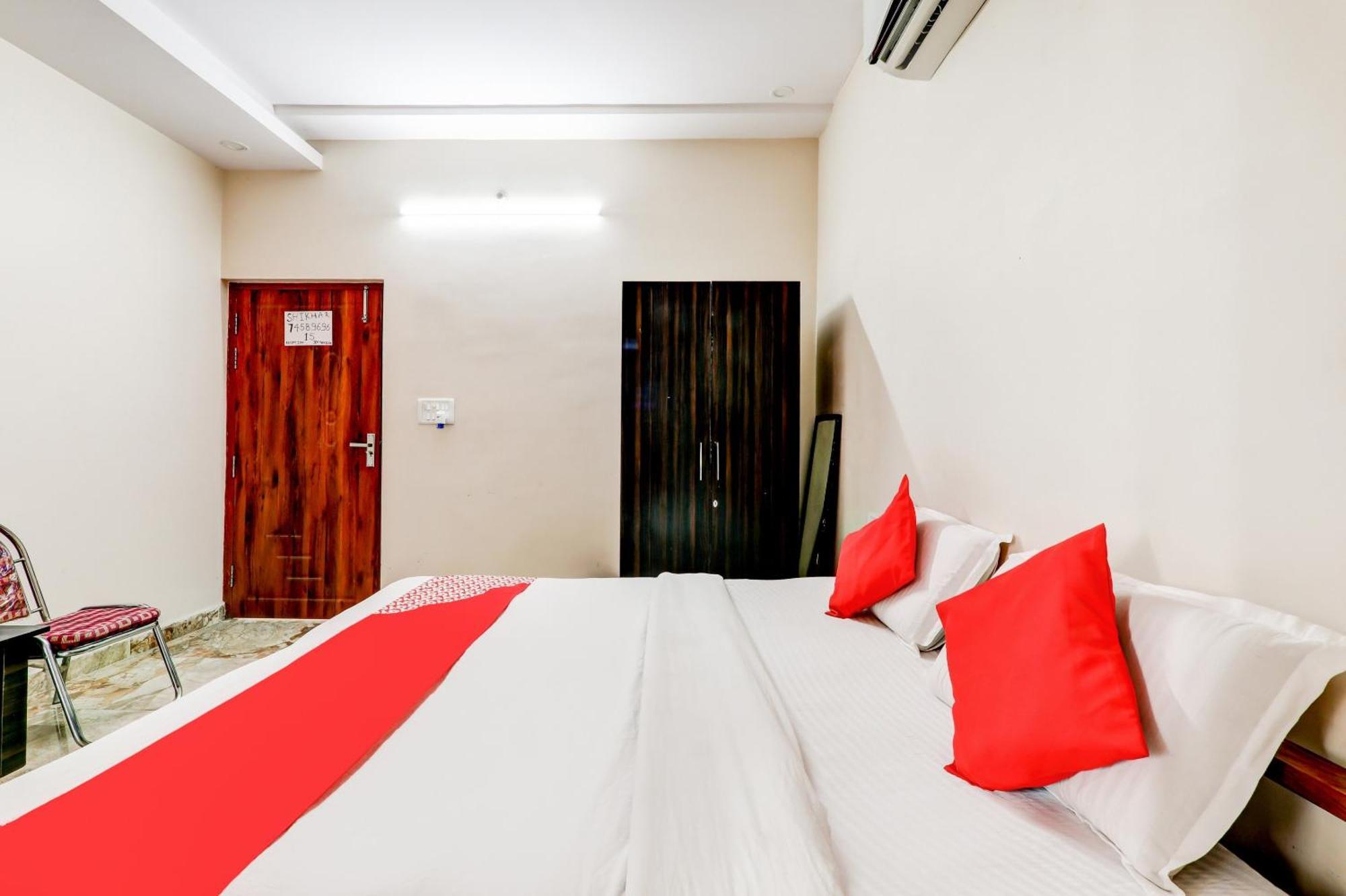 Oyo Flagship Raghuvar Palace Hotel Lucknow Bagian luar foto