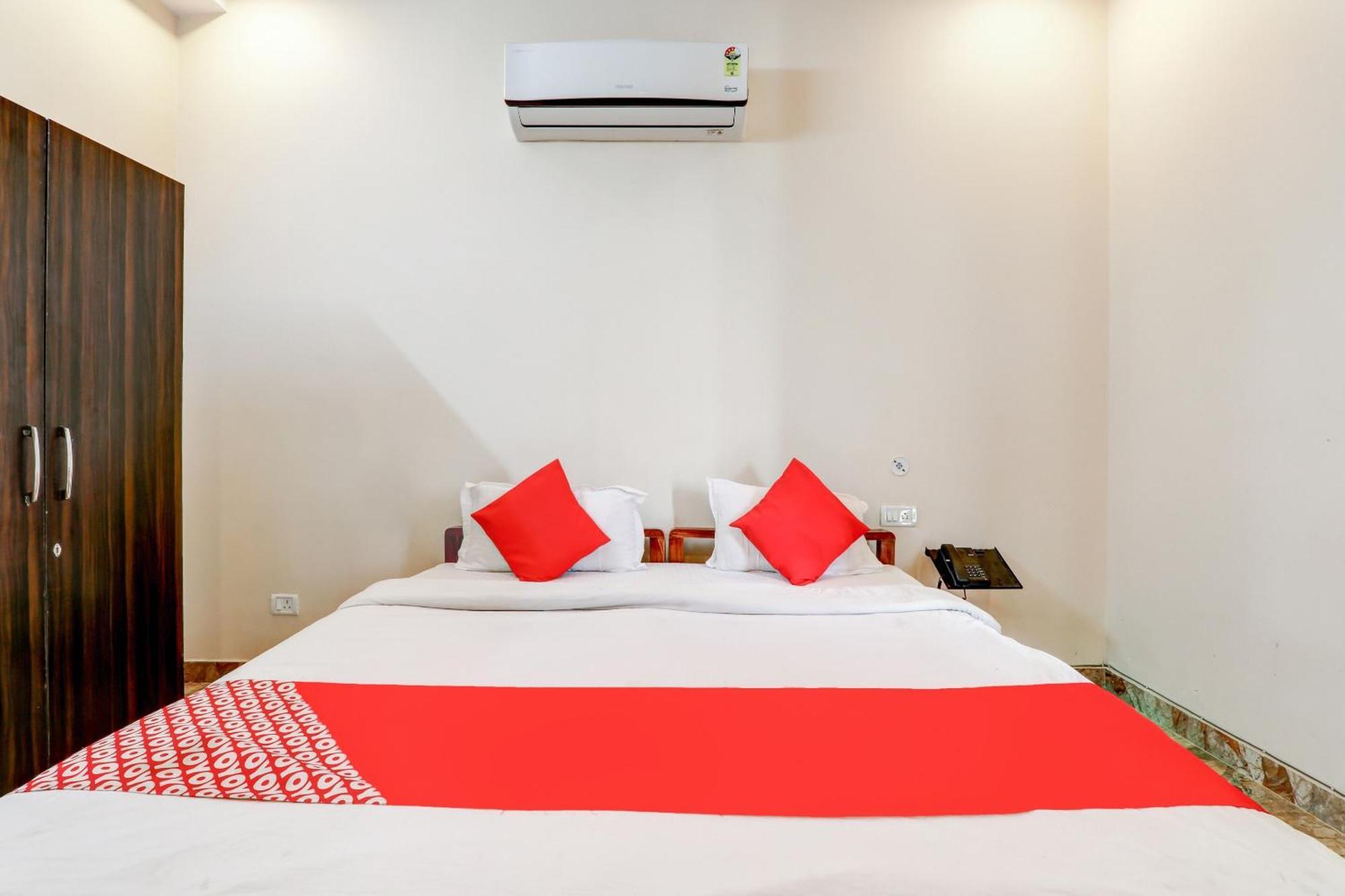 Oyo Flagship Raghuvar Palace Hotel Lucknow Bagian luar foto