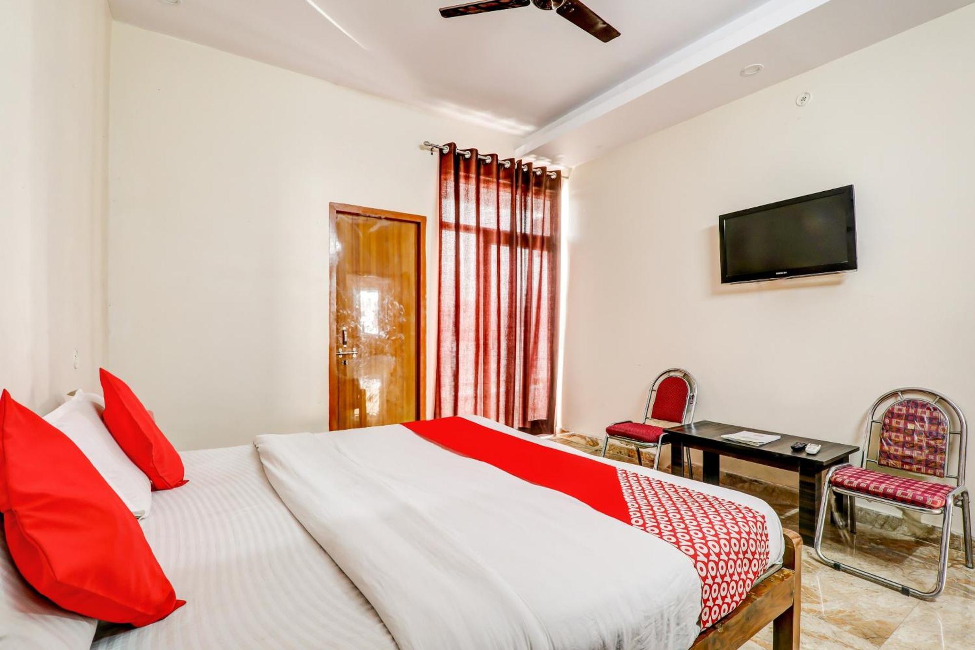 Oyo Flagship Raghuvar Palace Hotel Lucknow Bagian luar foto